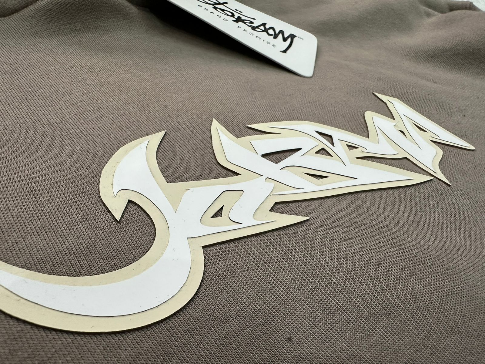 buzo hoodie urb x curva canela