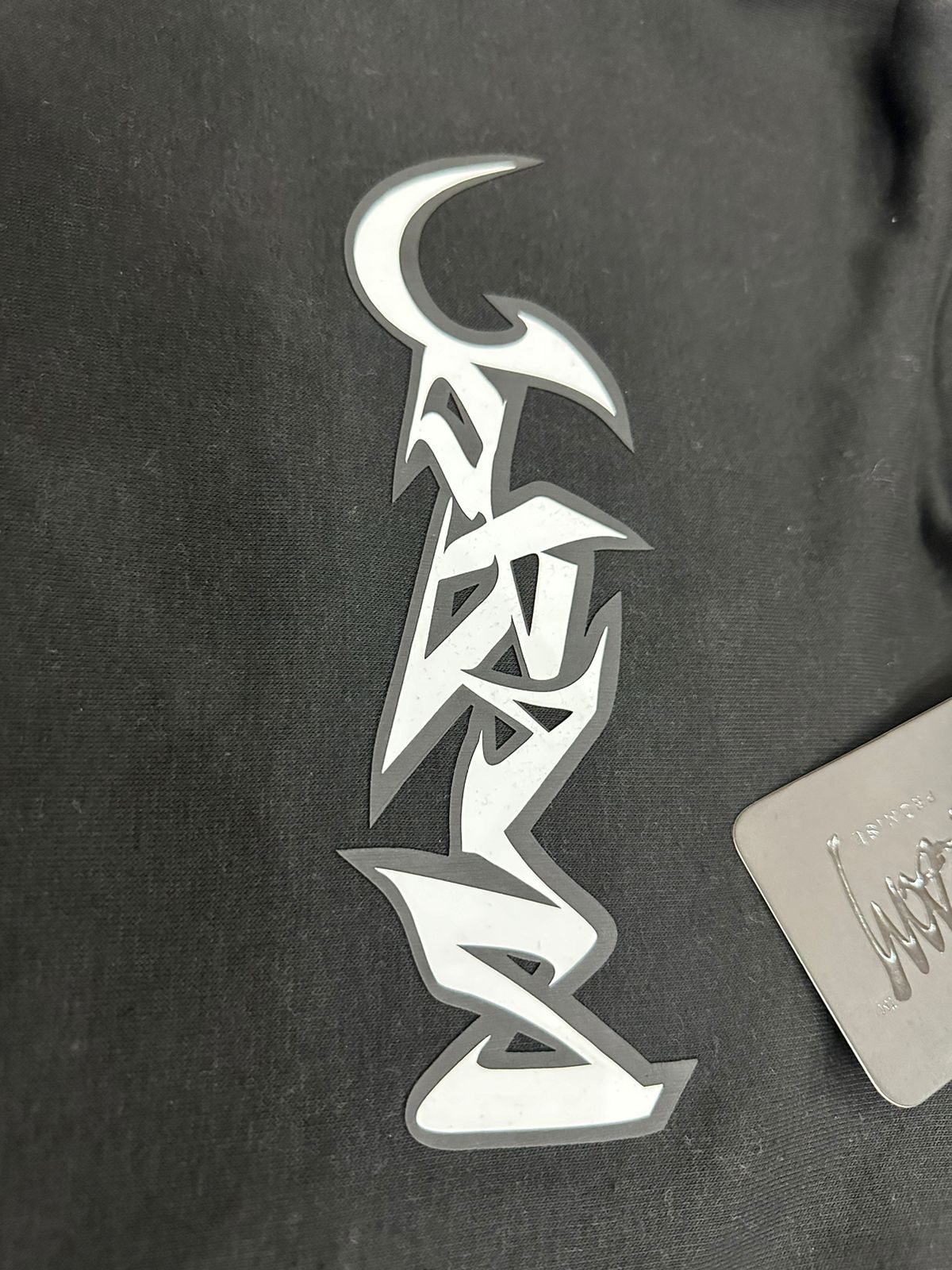 buzo hoodie urb x curva plomo