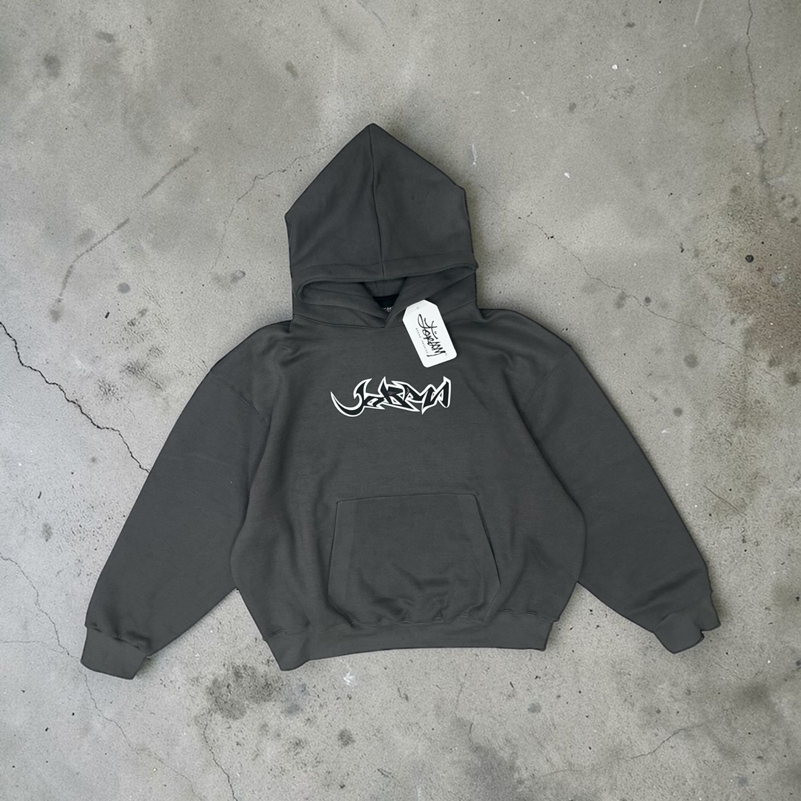 buzo hoodie urb x curva plomo